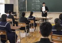 O româncă stabilită în Japonia compară sistemul de înățământ românesc cu cel nipon – Profesorii nu au voie să streseze copiii, să țipe la ei și nu prea au cum să-i pedepsească. Majoritatea copiilor care vor să intre la licee mai bune fac meditații