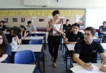 Opinie – Profesorii, poate nu mulți, dar unii dintre ei, taie și spânzură. Dau note fără argumente, fără să țină cont de regulamente. Dau note mici pentru că simt că ea, nota, este singura lor armă