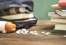 ANALIZĂ: Școlile românești au o noua problemă – drogurile