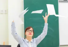 Opinie – În 10 ani salariile din învățământ o sa fie în funcție de profil. Nu mai există profesori pentru științele exacte. Ce facem?
