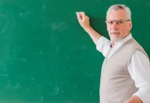 Opinie – De ce este important să respectăm programa școlară? Un răspuns simplu este fiindcă pentru aceasta suntem plătiți