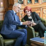 Olguța Vasilescu – Bineînțeles că ne asumăm guvernarea. Din păcate, noi nu am dat și funcția de președinte al României ca să poată să facă această nominalizare, motiv pentru care așteptăm să vedem ce decide Nicușor Dan
