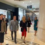 Nadia Comăneci, prezentă la lansarea colecției „Perfect 10” în magazinul DALB din The Grand Avenue
